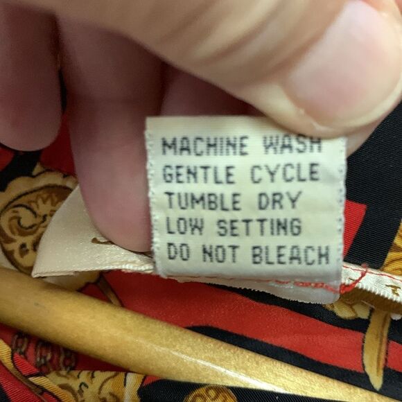 Vintage Jordan Red Gold Black Chain and Belt Print Long Sleeve Blouse Size 14 - Picture 7 of 13